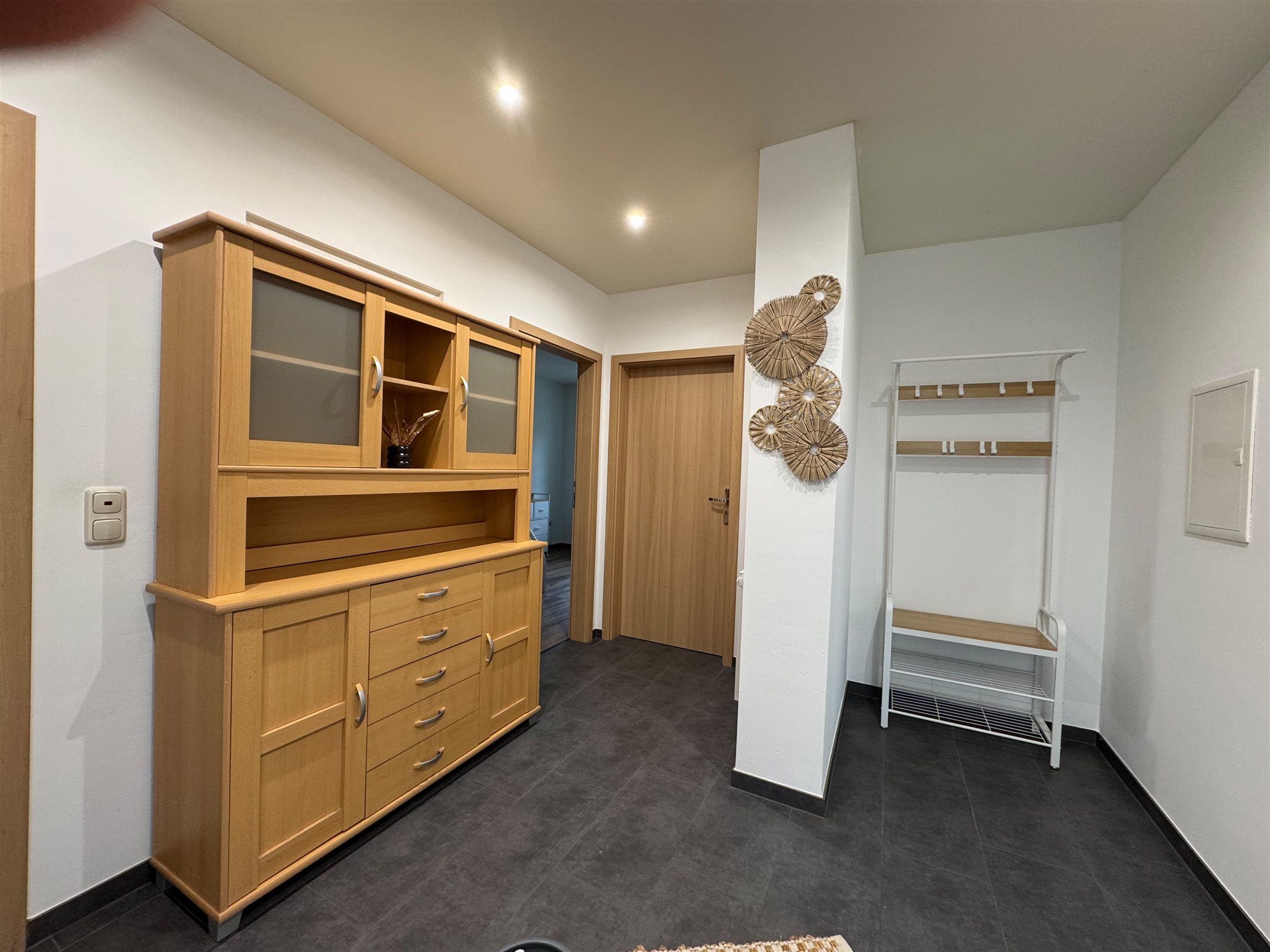 Geräumiger Eingangsbereich mit Garderobe