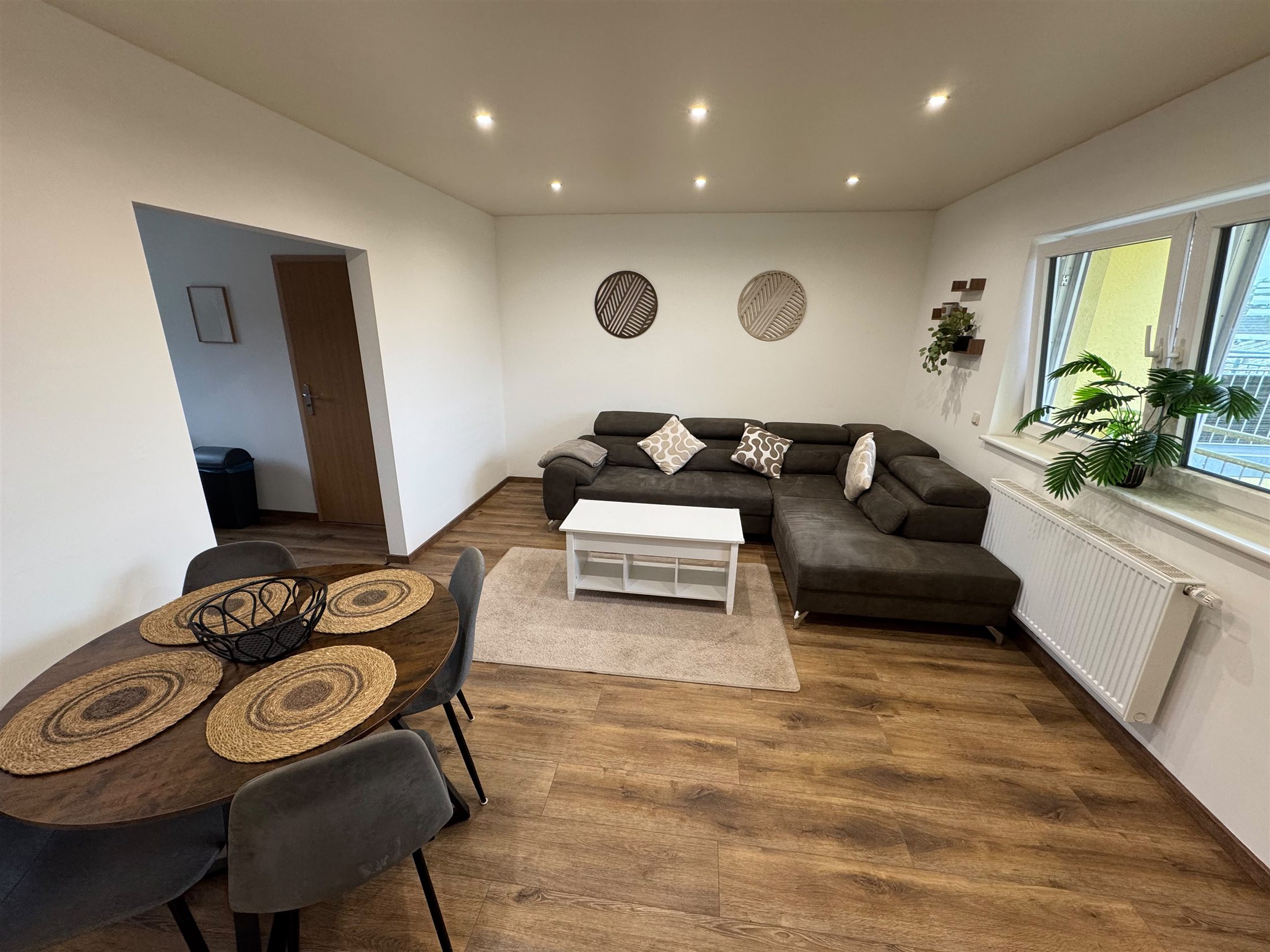 Wohn- und Essbereich der Ferienwohnung Aurora in Prüm
